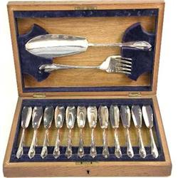 A SILVERPLATED FISH SET IN WOODEN HINGED LID PRESENTATION BOX