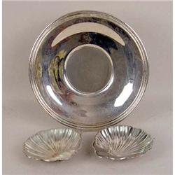 A GORHAM STERLING SILVER CIRCULAR TRAY