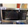 Image 2 : HONEYWELL AIR PURIFIER, GERM GUARDIAN, & INSIGNIA MICROWAVE