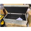 Image 2 : STORAGE OTTOMAN