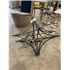 Image 2 : MOES CHANDELIER