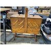 Image 2 : SEWING BOX & CRAFTSMAN TABLE