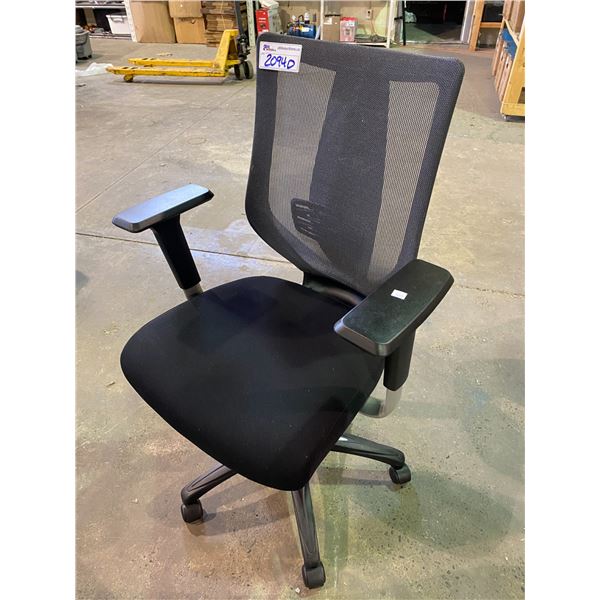 ROLLING OFFICE CHAIR