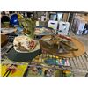 Image 2 : ASSORTED COLLECTIBLES & DECOR
