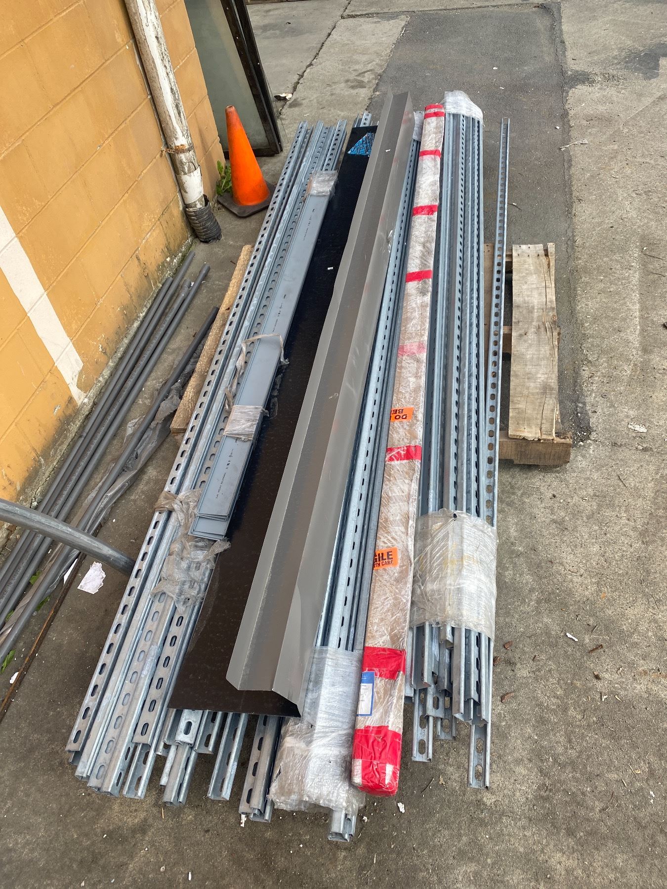 ASSORTED METAL SUPPORT BARS