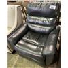 Image 2 : ELECTRIC RECLINING LEATHER LOUNGE CHAIR (MISSING WALL PLUG)