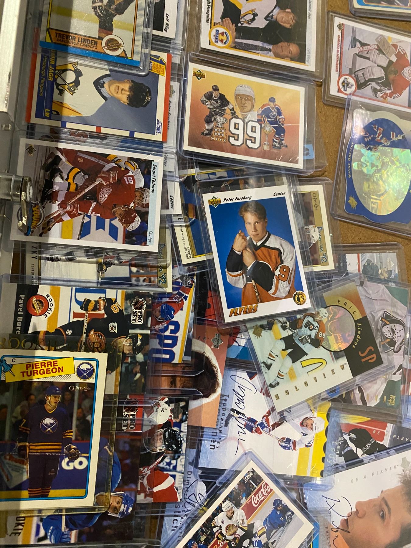 COLLECTION OF HOCKEY CARDS IN CASE NO KEY collection-of-hockey-cards-in-case-no-key