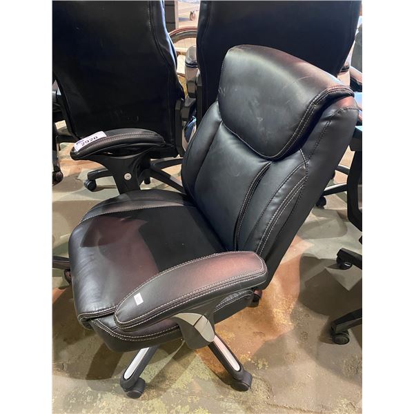 ROLLING OFFICE CHAIR