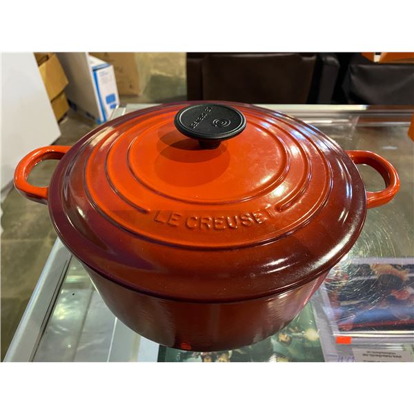 LE CREUSET  NEW WITH BOX CAST IRON ENAMEL 24CM/9.5" 4.5QT POT (ROUND CASSEROLE) MADE IN FRANCE