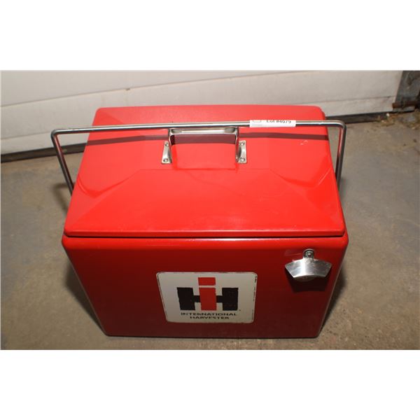 RARE I-H INTERNATIONAL COOLER  , GREAT CONDITION