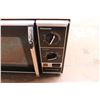Image 3 : Older Vintage Microwave