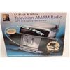 Image 2 : Black & White 5" AM/FM Radio