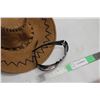 Image 2 : Cowboy Hat and Sunglasses