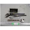 Image 1 : 2 Crescent Wrenches 8, 12" Plus Small Sockets, Large Vise Grip