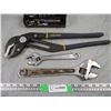 Image 2 : 2 Crescent Wrenches 8, 12" Plus Small Sockets, Large Vise Grip