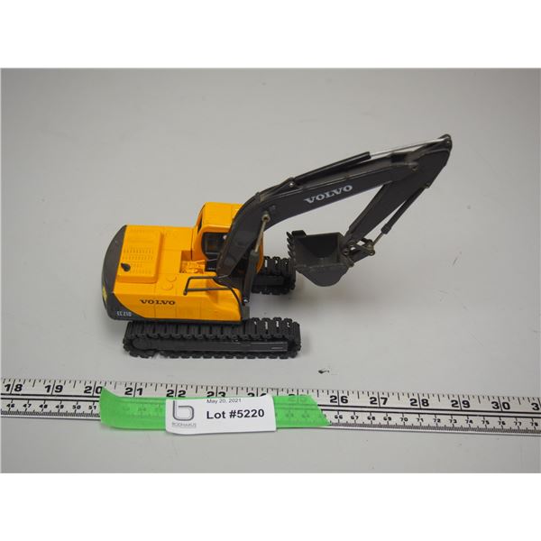 Volvo EC210 Excavtaor 1/40 Scale (Total Length 8" Long) Made In Korea (One Track Is Wired Together)