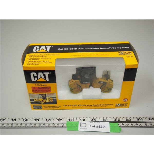 Cat CB 534D XW Vibratory Asphalt Compactor 1/50 Scale
