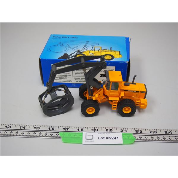 Volvo BM L80 C Loader 1/50 Scale (NIB) High Lift