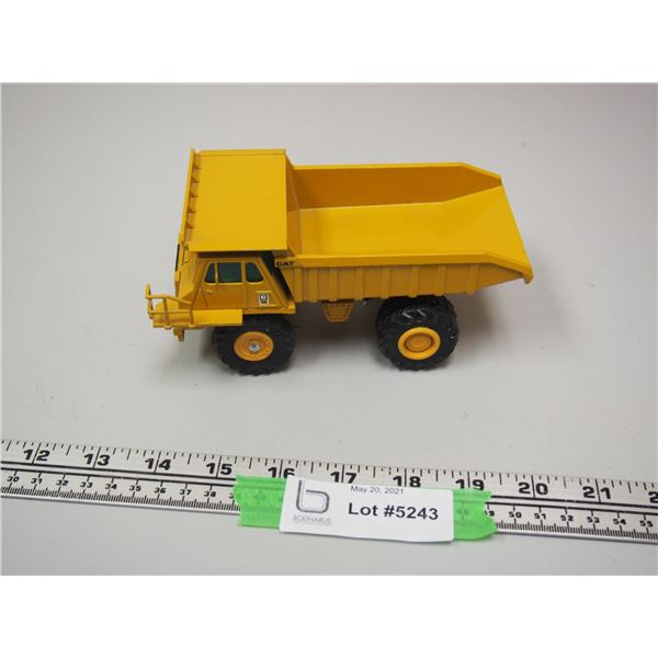 Cat 769C Dump Truck N2G Made in W. Germany 1/50 Scale (1 Rim Is Cracked Broken)