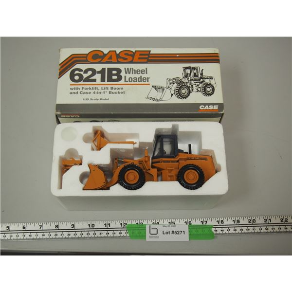 Case 621B Wheel Loader With Attachments 1/35 Scale (NIB)