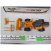 Image 3 : Case 621B Wheel Loader With Attachments 1/35 Scale (NIB)