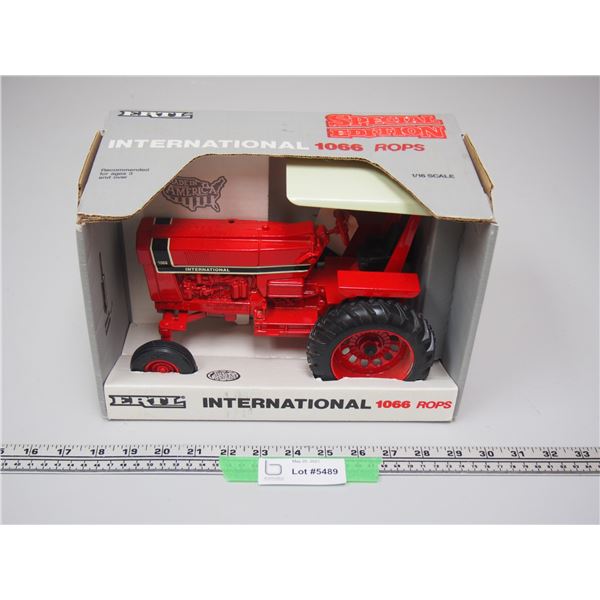 Ertl Special Edition Int 1066 ROPS Tractor 1/16 (NIB)