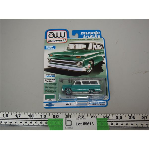 Auto World Muscle Trucks 1965 Chevy Suburban 1/64 (NIB)
