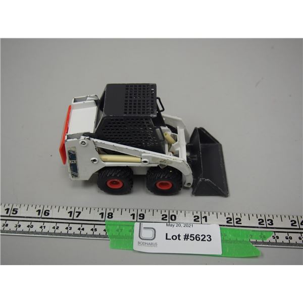 Clover Bobcat Loader (5 1/4" Long)