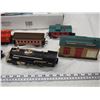 Image 5 : Dickensville Express Collectible Christmas Train in Box (Not Tested)