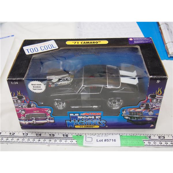 Muscle Machines 1971 Camaro 1/24 Scale (NIB)