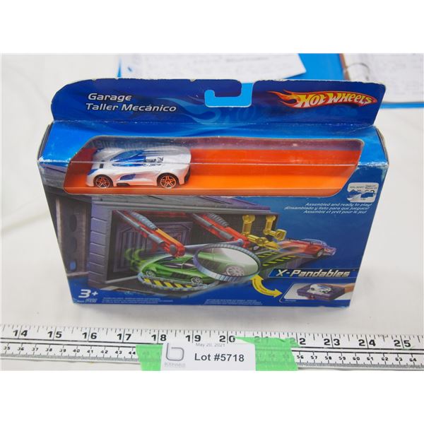 Hot Wheels Garage X-Pandables (NIB)