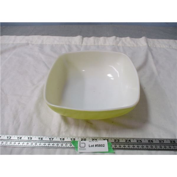 Pyrex Bowl 9"