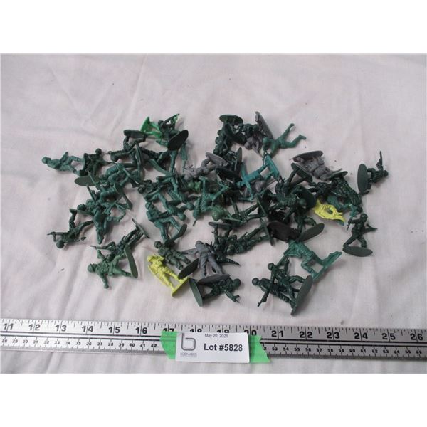 Vintage Made in China Toy Army Figures