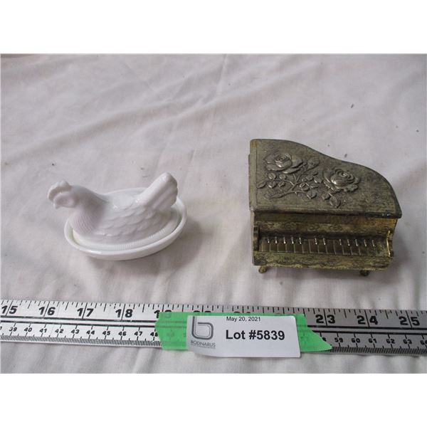 Small Chicken On Rest Made In Taiwan (3 1/4") Plus Vintage Jewelry Box