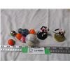 Image 1 : Rubber Bouncy Balls and Two Hockey Figures