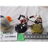 Image 4 : Rubber Bouncy Balls and Two Hockey Figures