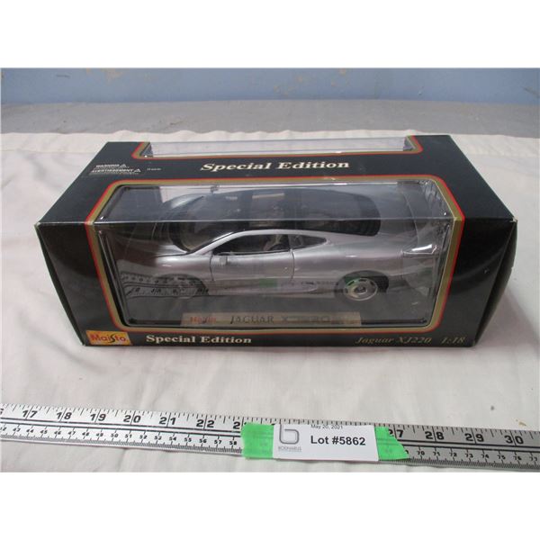 Maisto 1/18 Scale Jaguar XJ220 NIB