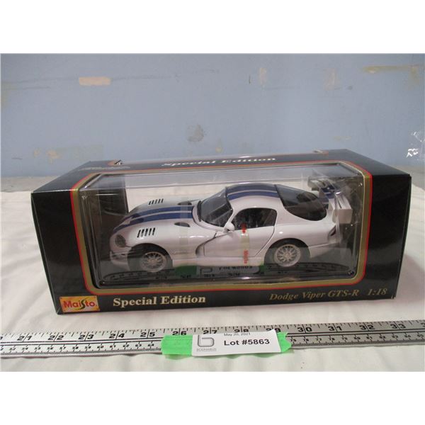 Maisto 1/18 Dodge Viper GTS-R NIB