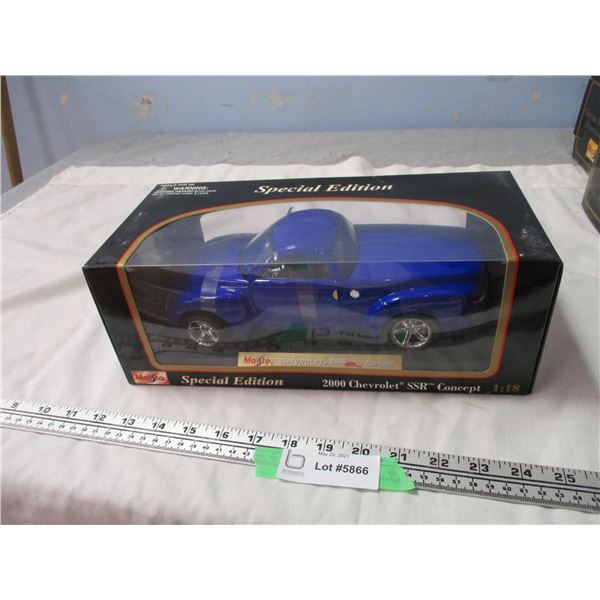Maisto 1/18 2000 Chev SSR Concept NIB