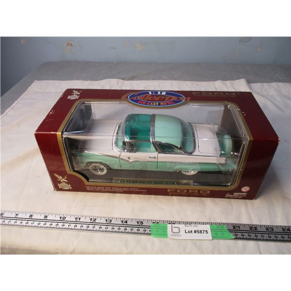 Road Legends 1/18 Ford Fairlane Crown Victoria 1955 NIB