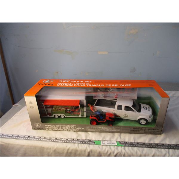 Kubota 1/20 10 Piece Turf Truck Set NIB