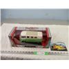 Image 1 : Road Signature 1/18 1962 VW Microbus Plus VW Wall Hanging