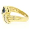 Image 4 : 18kt Yellow Gold 1.04 ctw Trillion Sapphire & Baguette Diamond Ribbed Cocktail R