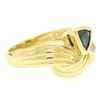 Image 5 : 18kt Yellow Gold 1.04 ctw Trillion Sapphire & Baguette Diamond Ribbed Cocktail R
