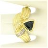 Image 7 : 18kt Yellow Gold 1.04 ctw Trillion Sapphire & Baguette Diamond Ribbed Cocktail R
