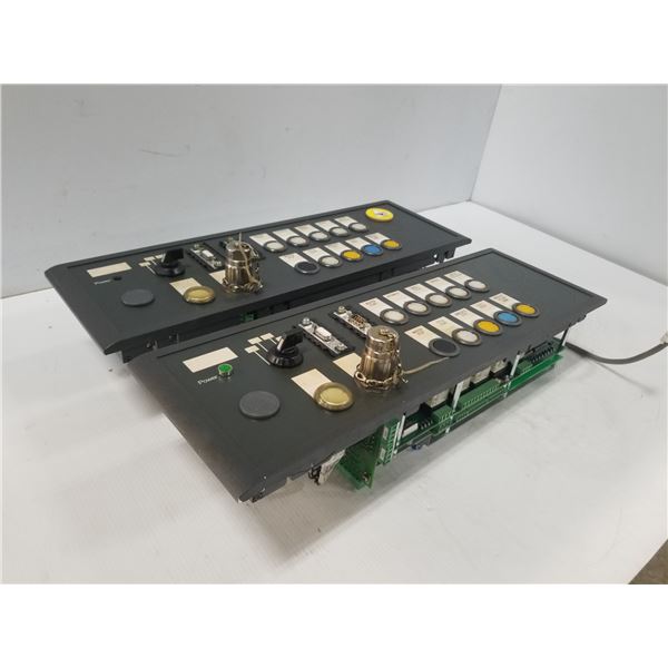 (2) SIEMENS 6FC5203-0AF28-4AU0 CONTROL PANEL