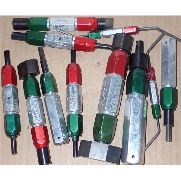 Lot of CARR LANE PLUG GAGES ?