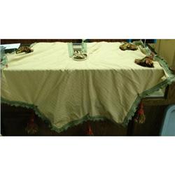 Gold tree skirt w/tassels & tablecloth