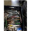 Image 5 : 2 Crates of pliers cutters and screwdrivers