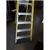 Image 2 : 8 FOOT PLATFORM FIBERGLASS A FRAME LADDER FEATHERLITE